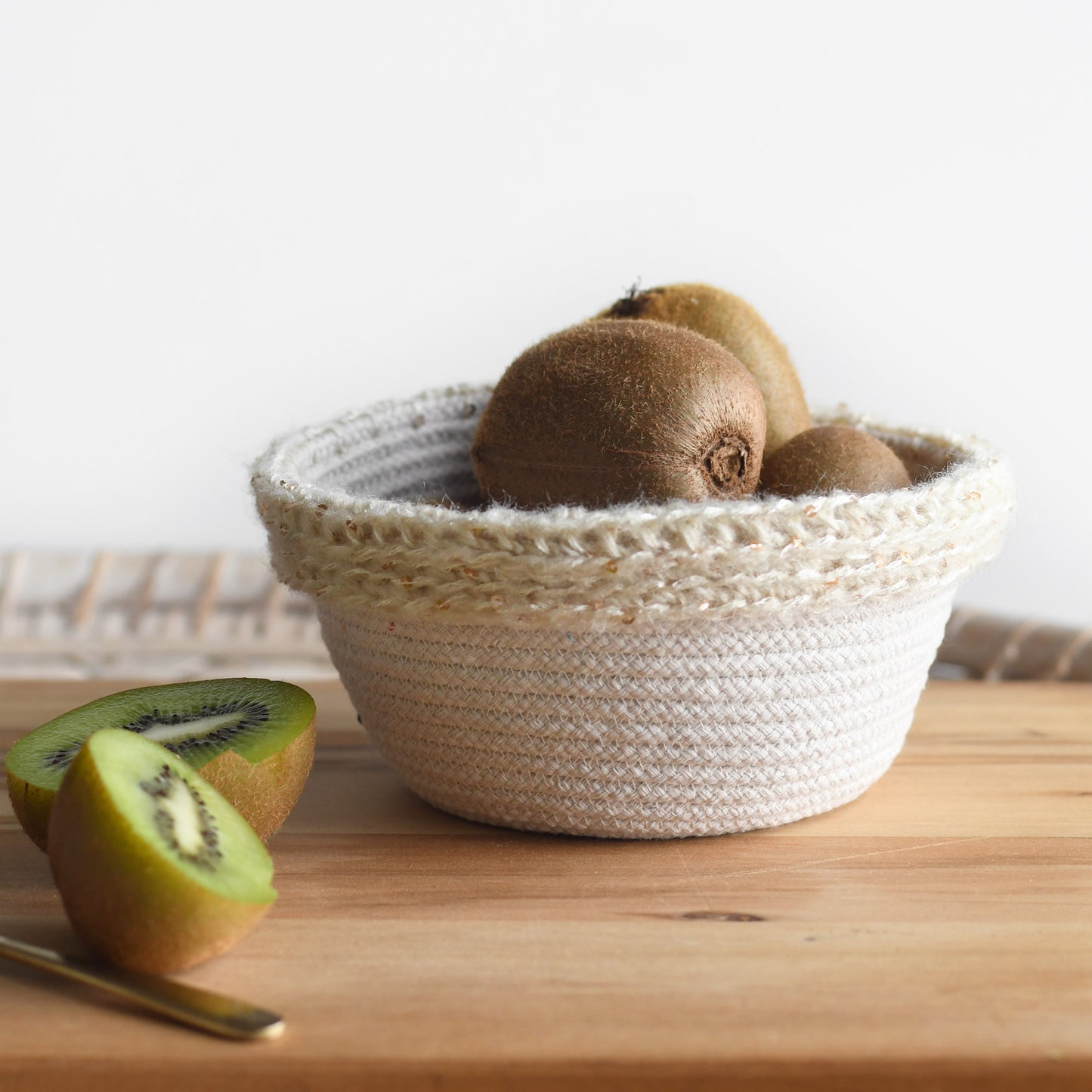 Rope basket with crochet trim