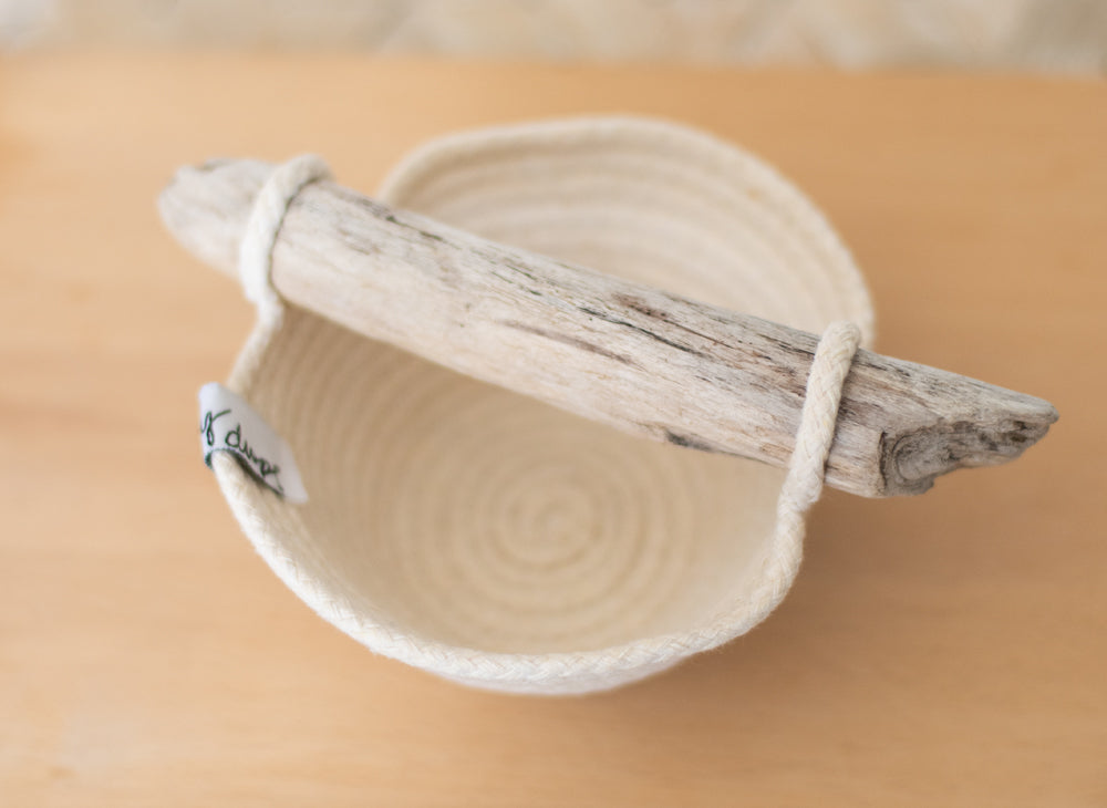 Mini caddy basket with driftwood handle
