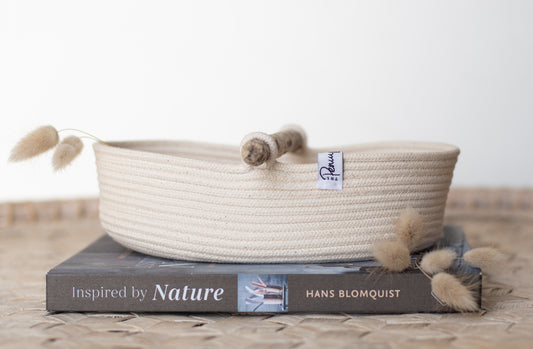 Oval tray basket with driftwood handle