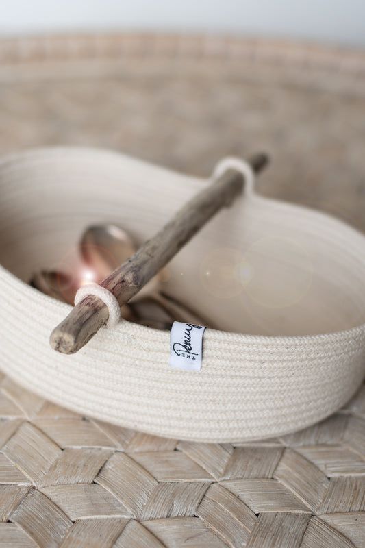 Oval tray basket with driftwood handle