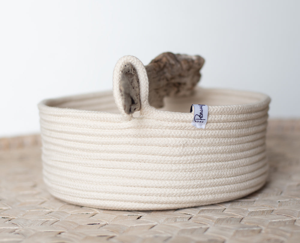 Chunky rope basket with twisted handle