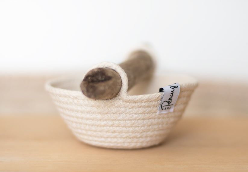 Mini rope basket with driftwood handle – thepennydrops