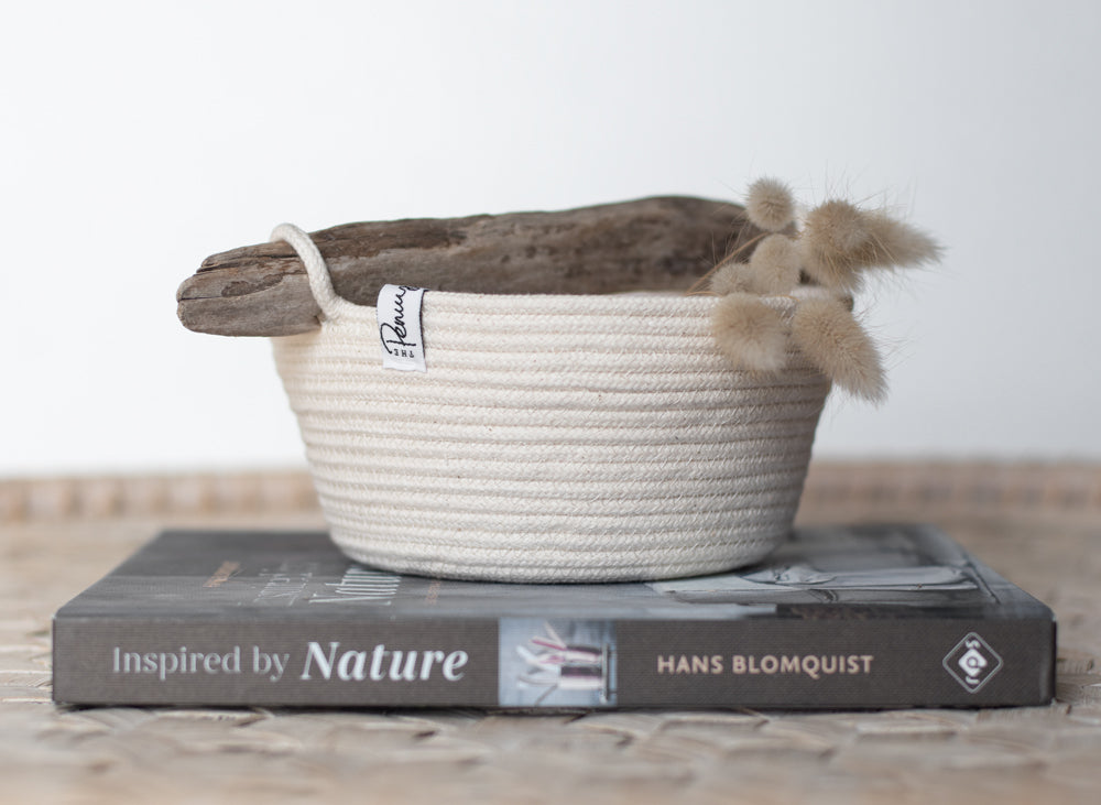 Caddy-style basket with driftwood handle